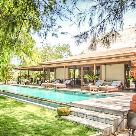 Villa Pulau Cinta Boutique Suites Гили-Мено Экстерьер фото