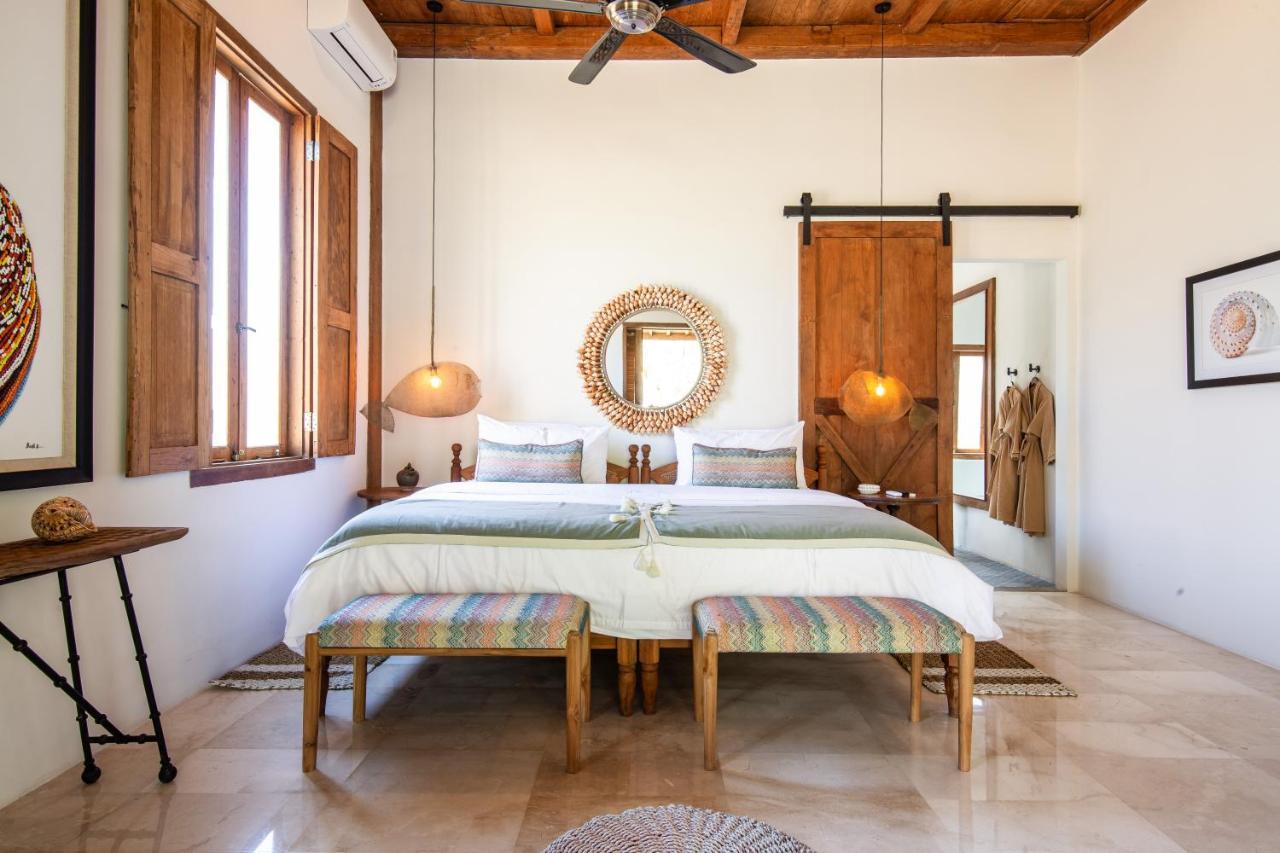 Villa Pulau Cinta Boutique Suites Гили-Мено Экстерьер фото